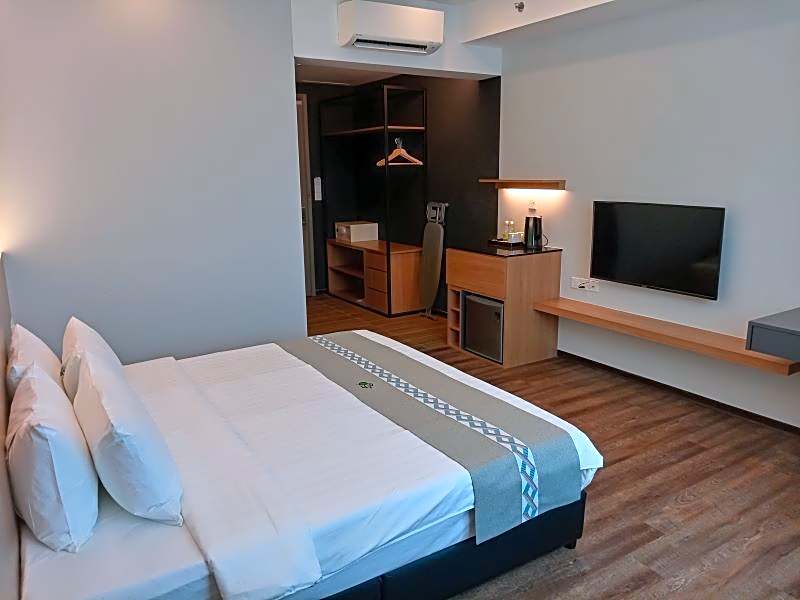 Premier 1 King Bed - Image 2